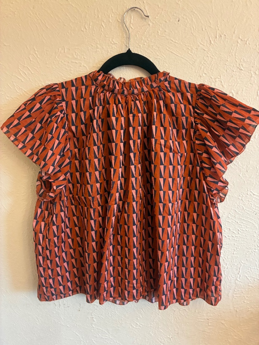 Travota Birds of Paradis Orange Geometric Flutter Sleeve Top